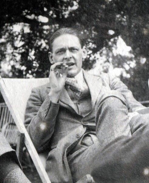 T.S. Eliot quien fue estudiante en una boarding school