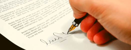Declaración firmada de permiso de viaje fuera del territorio nacional